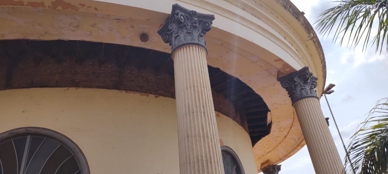 Foto 2 de 8 — Capela do Cemitério São Bento segue se despedaçando e ficará fechada para mais um Finados